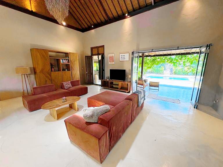 Child-friendly vacation home with pool & yard | Suitable for remote work | Dogs allowed — photo 3
