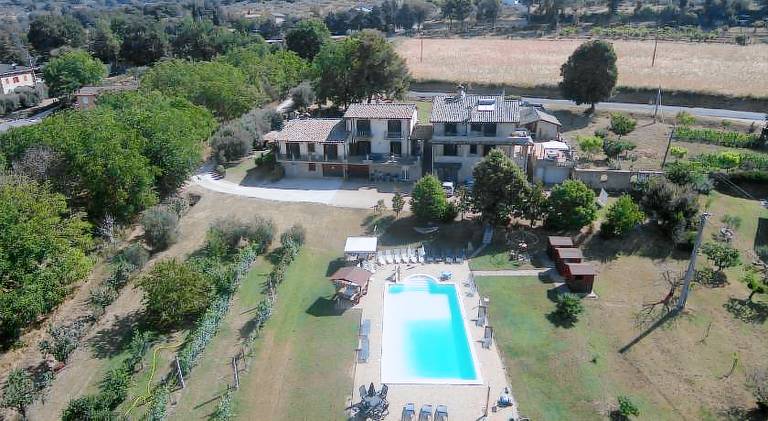 Apartment with pool, garden & barbecue in Assisi