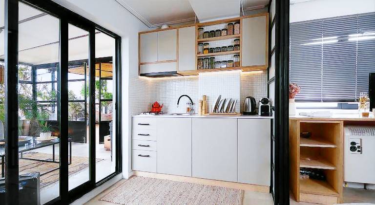 Unique solar penthouse with jacuzzi and sauna in central Athens — photo 5