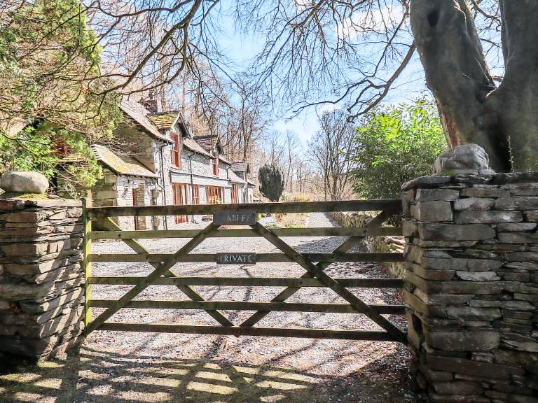 Family-friendly lovely cottage with sauna, patio & yard | Pet-friendly — photo 3