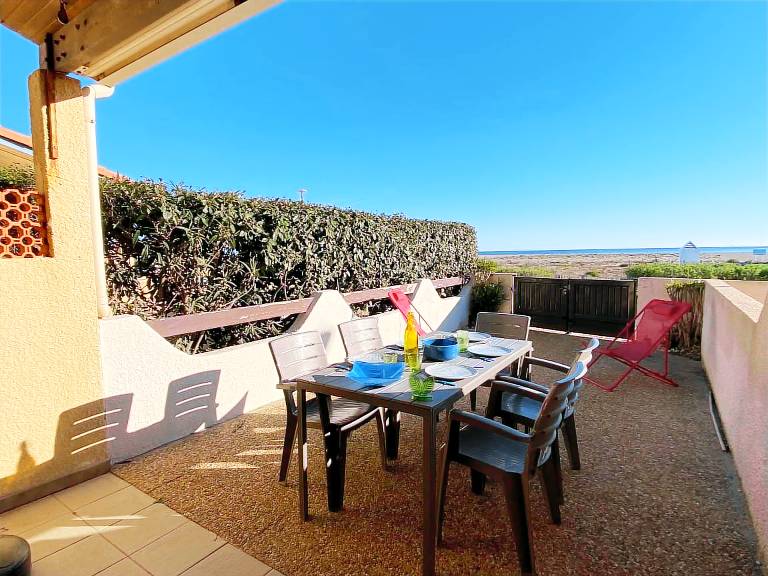 Villa with 1 room for 5 persons — photo 4