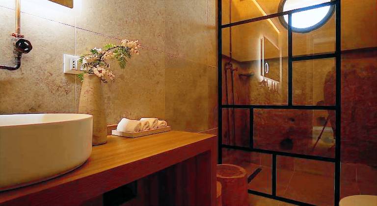 Villa with pool — photo 2