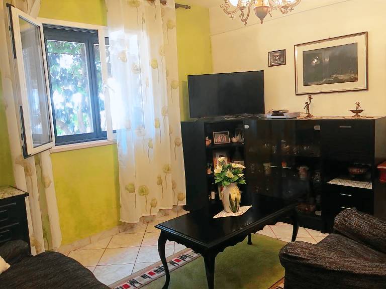 Fully equipped rental apartment with patio & barbecue | Beach nearby | Pets are welcome — photo 3