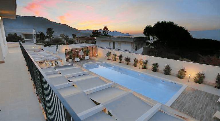 Vacation home with pool, yard & patio | Pet-friendly — photo 3