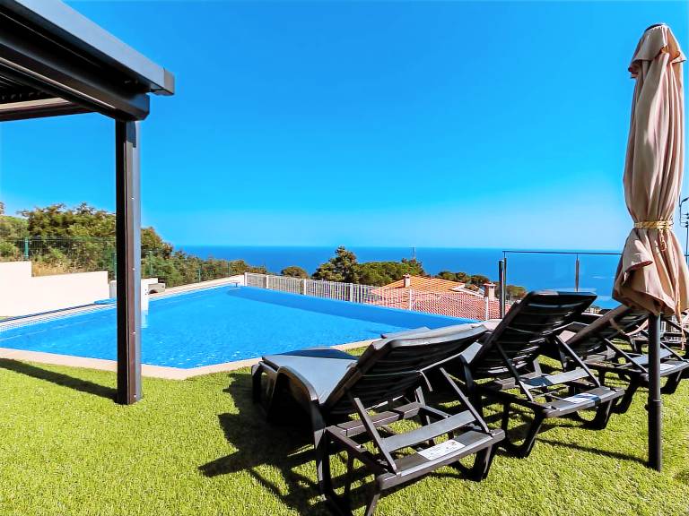 Modern chalet with private pool for 14 ppl. in Lloret de Mar