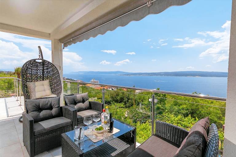 Luxury apartment with stunning sea views and private wine cellar — photo 2