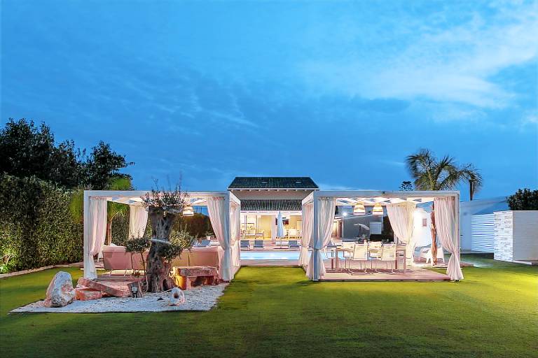 Villa with garden, terrace & jacuzzi | Pool view | Good for workation — photo 2