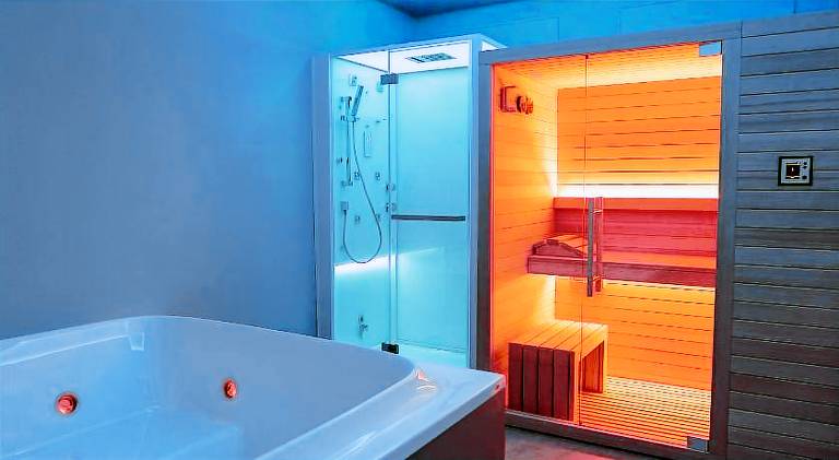 Skyline Rooms & Suites