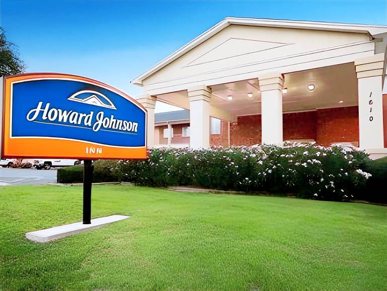 Baymont by Wyndham Beaumont in Beaumont, TX