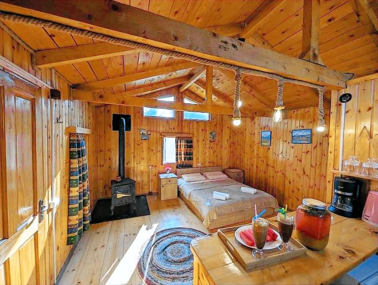Vacation home with hot tub | Pet-friendly — photo 2