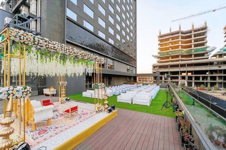 Courtyard By Marriott Vadodara
