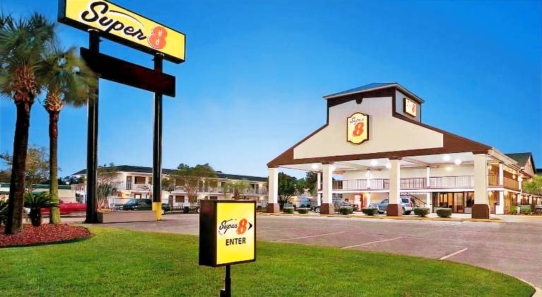 Super 8 by Wyndham Gulfport Airport NW/Near Biloxi — photo 3