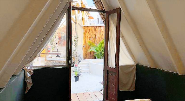 Pleasant dedicated room with pool, yard & patio | Dogs allowed — photo 3