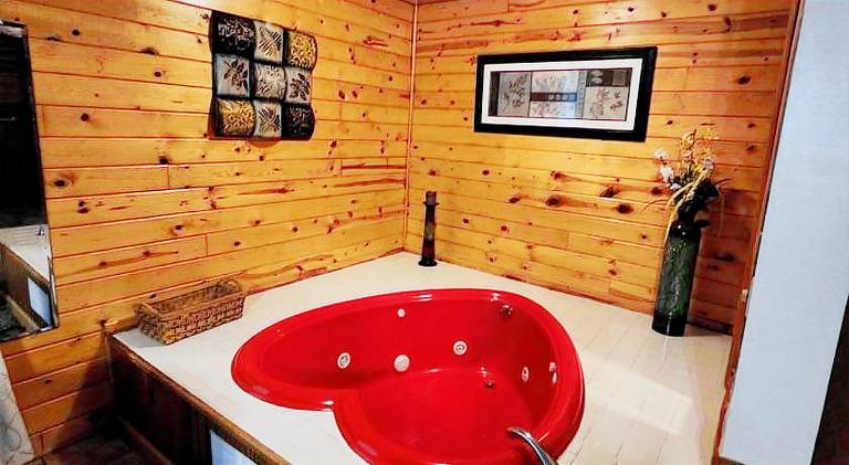 Charming Cabin Rental Perfect for Couples in Carroll County, Arkansas — photo 3