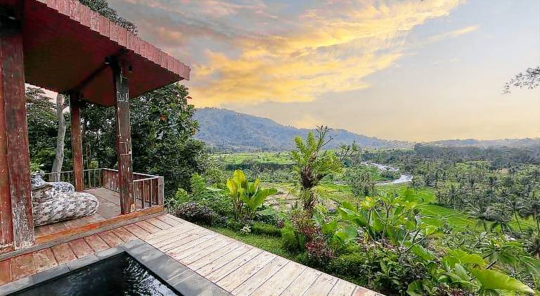 Villa with pool — photo 3