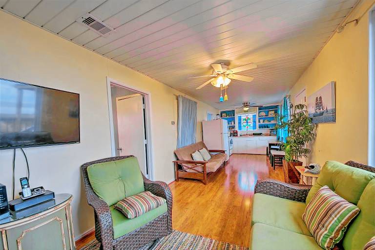 Steps to Gulf! Pet-Friendly Galveston Getaway — photo 5