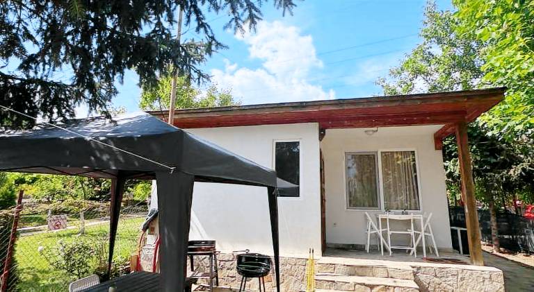 Cozy House with Free parking in Varna
