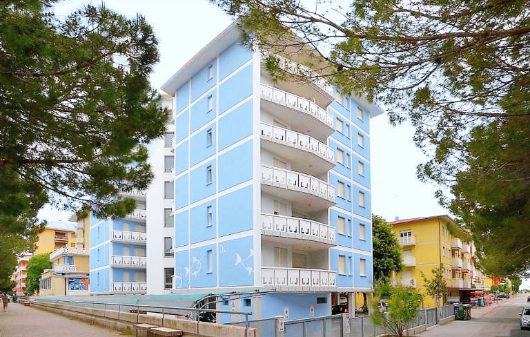 Holiday apartment with terrace | City view — photo 4