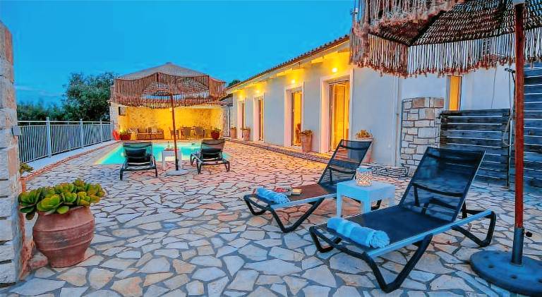 Lovely villa with yard, terrace & private pool | Perfect for remote work | Dogs allowed — photo 4