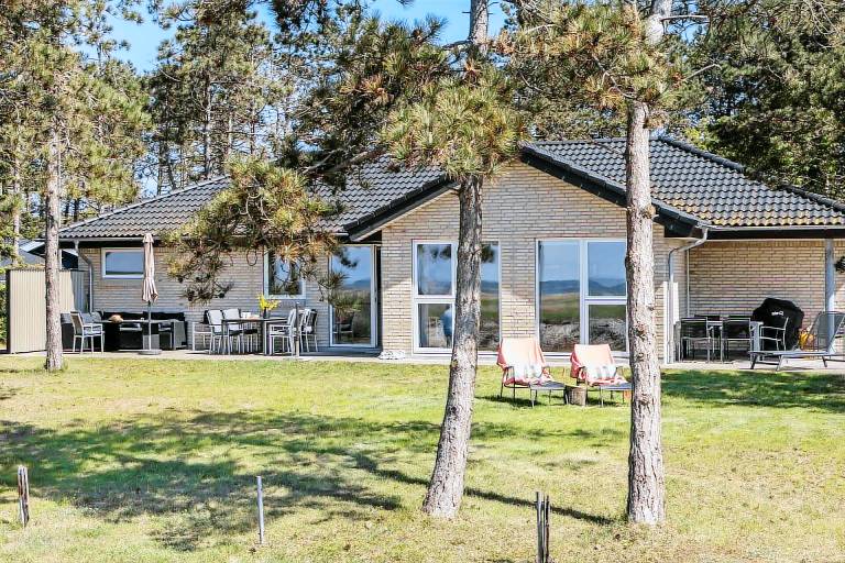 Fully equipped beautiful house with patio, barbeque & hot tub | Sea view | Pets allowed in Ebeltoft