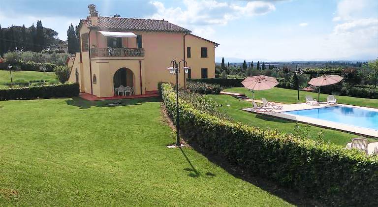 Vacation home with patio, pool & grill | Pets allowed in Cerreto Guidi