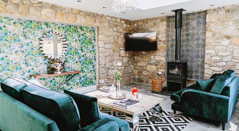 Pleasant vacation home with hot tub | Pet-friendly in Swansea