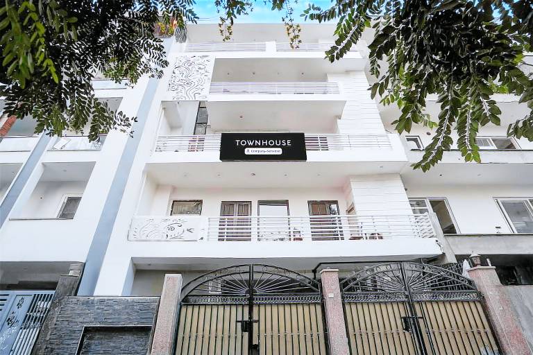 Super Townhouse Sector 46 Huda Market