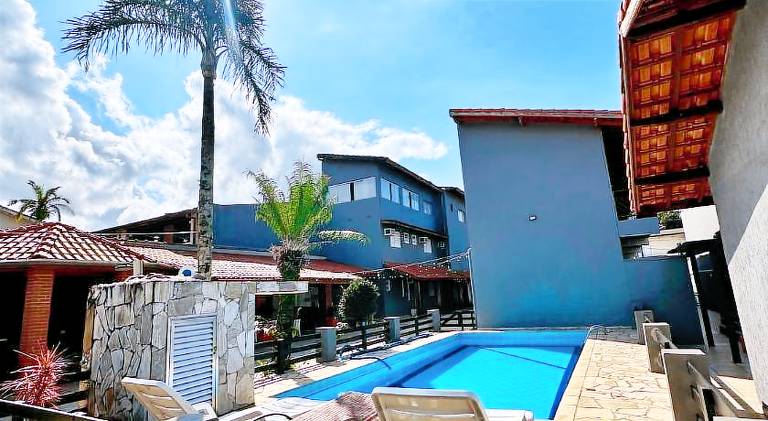 Serviced apartment with terrace, garden & pool | Pets allowed in Bertioga