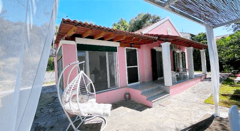 Villa with barbeque, yard & patio in Corfu