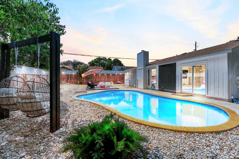 Insta worthy w private pool Domain AVAIL ACL