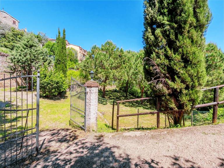 Fully equipped charming vacation home with garden, hot tub & terrace | Pets are welcome — photo 3