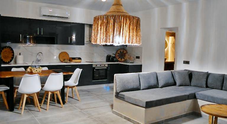 Beautiful villa with garden, terrace & hot tub | Pets are welcome — photo 3