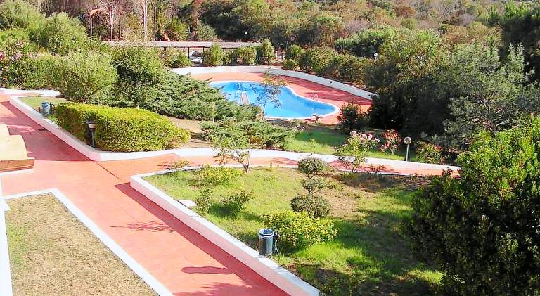 Apartment with pool & garden in Baja Sardinia