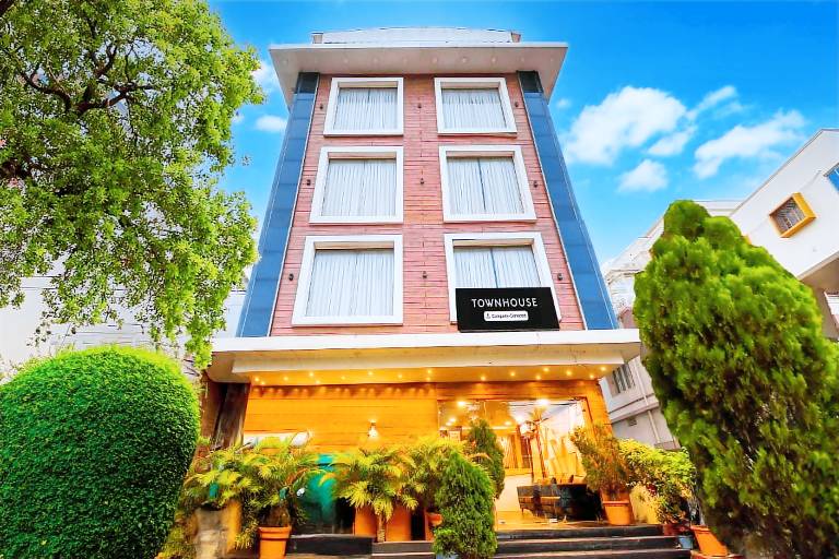 Super Townhouse Marine Drive Puri Formerly Royal Crown in Puri