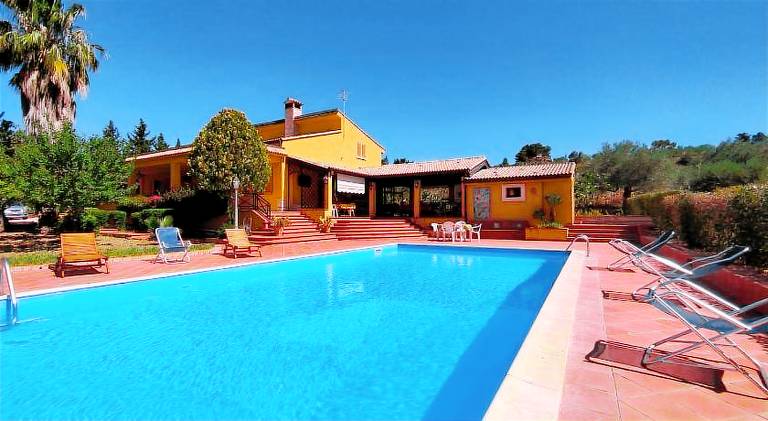 Villa with pool in Enna