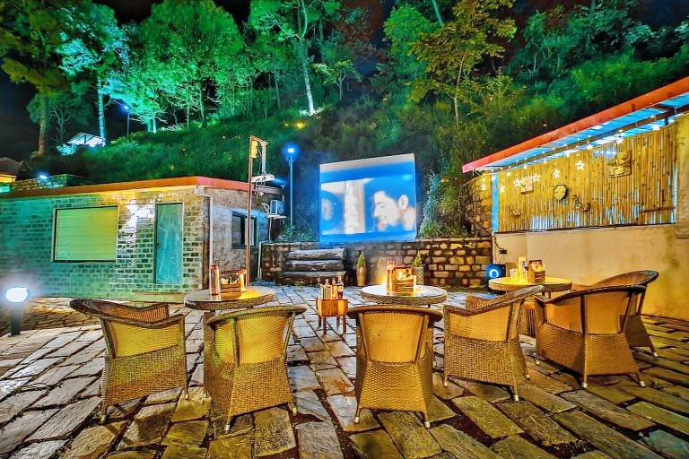 Vacation home with yard & terrace | Perfect for remote work in Solan