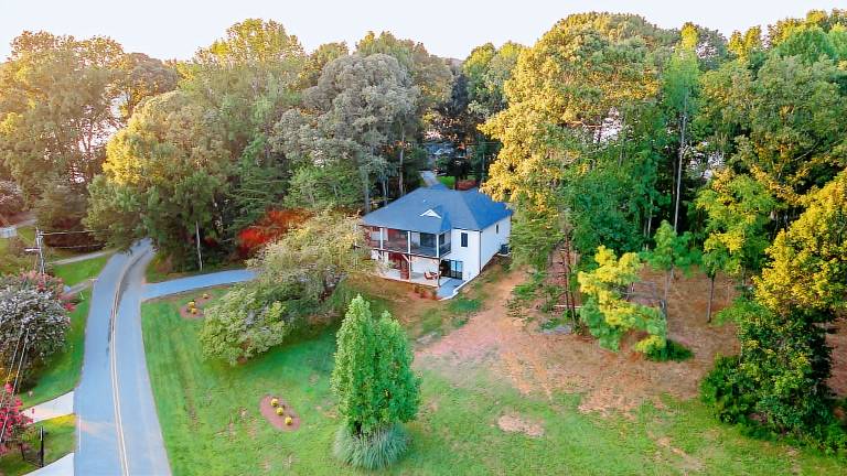 Children-friendly wonderful house with garden & fast internet | Lake view | Dogs allowed — photo 3