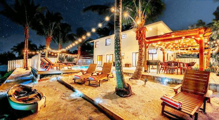 Waterfront Villa with Beach, Game Room, Cinema and Spa — photo 4