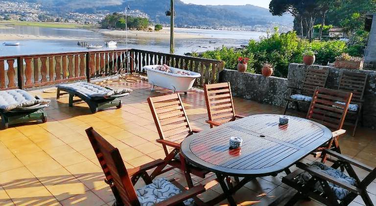 House with terrace & yard — photo 4