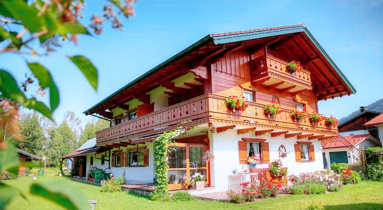 Apartment with patio, barbeque & garden in Inzell