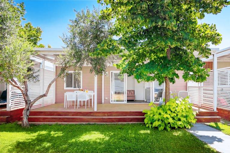Child-friendly house with pool & patio | Next to the beach | Pets are welcome — photo 2