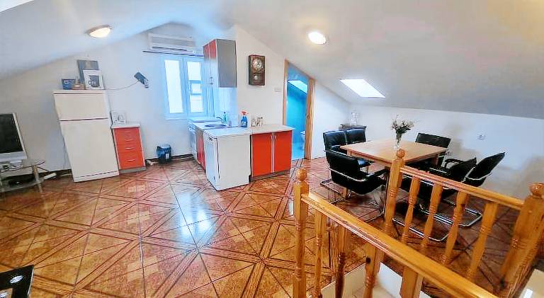 Apartment with terrace — photo 4