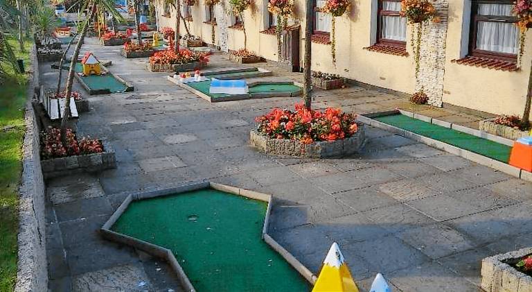 House with pool — photo 4