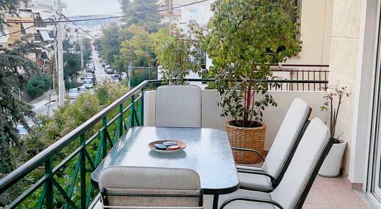 Holiday apartment with patio & garden — photo 4