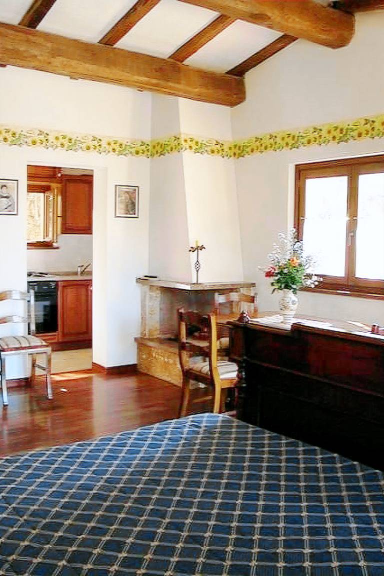 Rental apartment with patio, pool & barbecue — photo 5