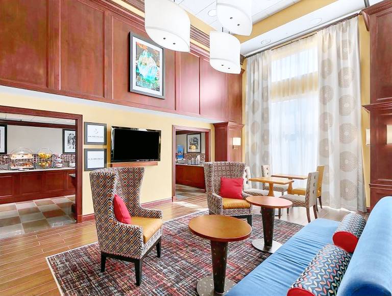 Hampton Inn & Suites Cleveland-Beachwood — photo 2
