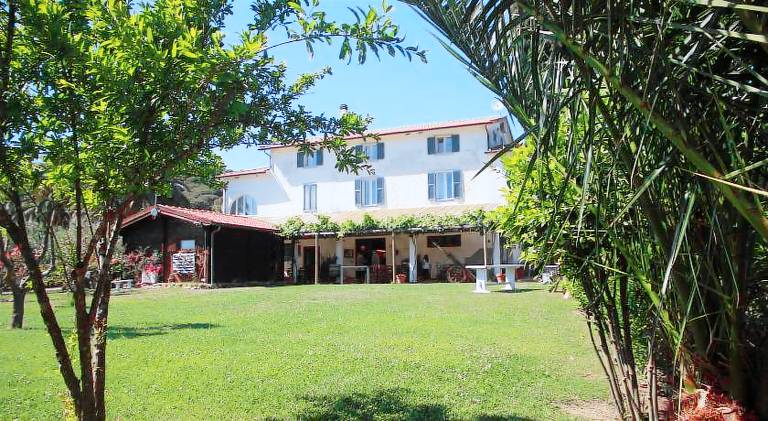 Farm with pool, patio & hot tub | Pet-friendly in Capoliveri