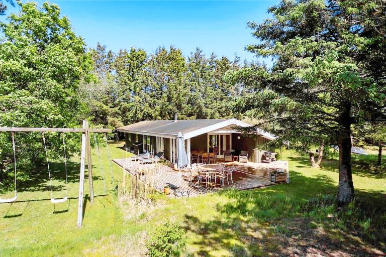Charming vacation home with terrace & grill | Pets are welcome — photo 2
