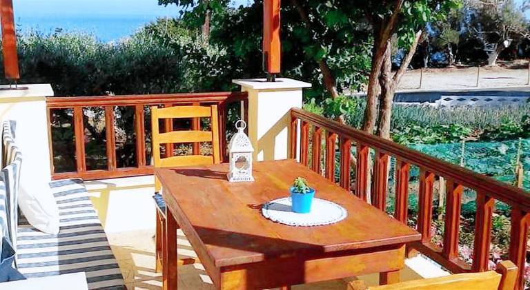Holiday apartment with yard & patio — photo 4