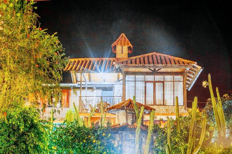 Hosteria Jardines de Chamana